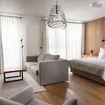 Aldrov Aparthotel 4*