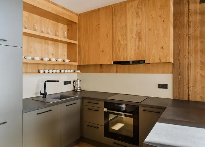 Aldrov Aparthotel 4*